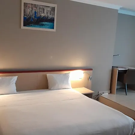 Hotel Taormina Brussels Airport 3*